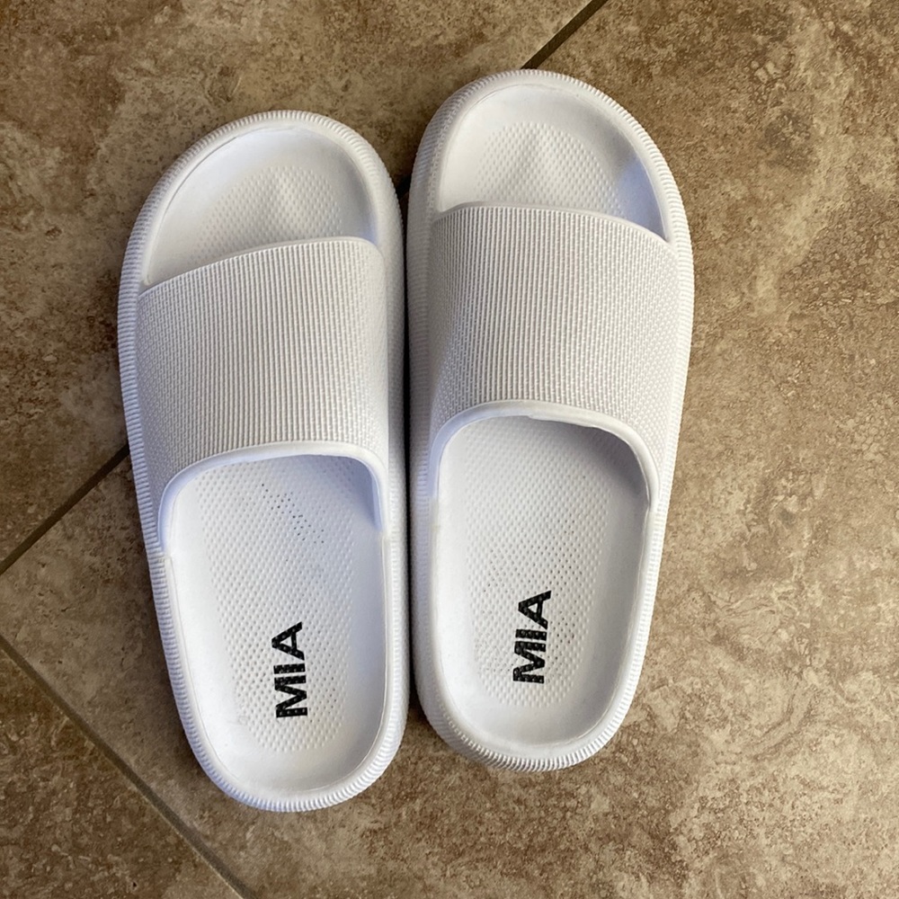 MIA cloud slides - size 8